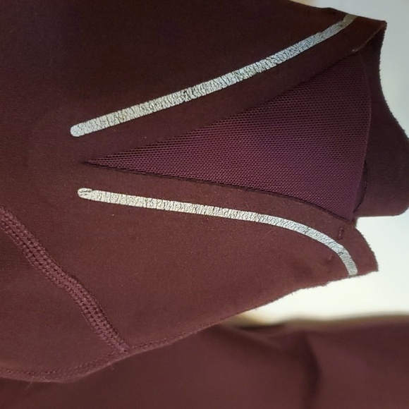 Athleta maroon leggings 7/8 length Size Medium pocket on side and on the… - Picture 6 of 9